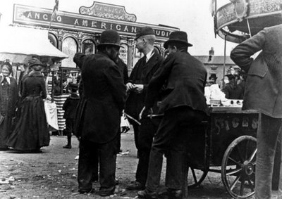 Funfair på Market Street, Kidderminster, 1900 af English Photographer